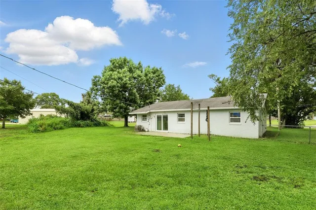 a view of a house with a backyard