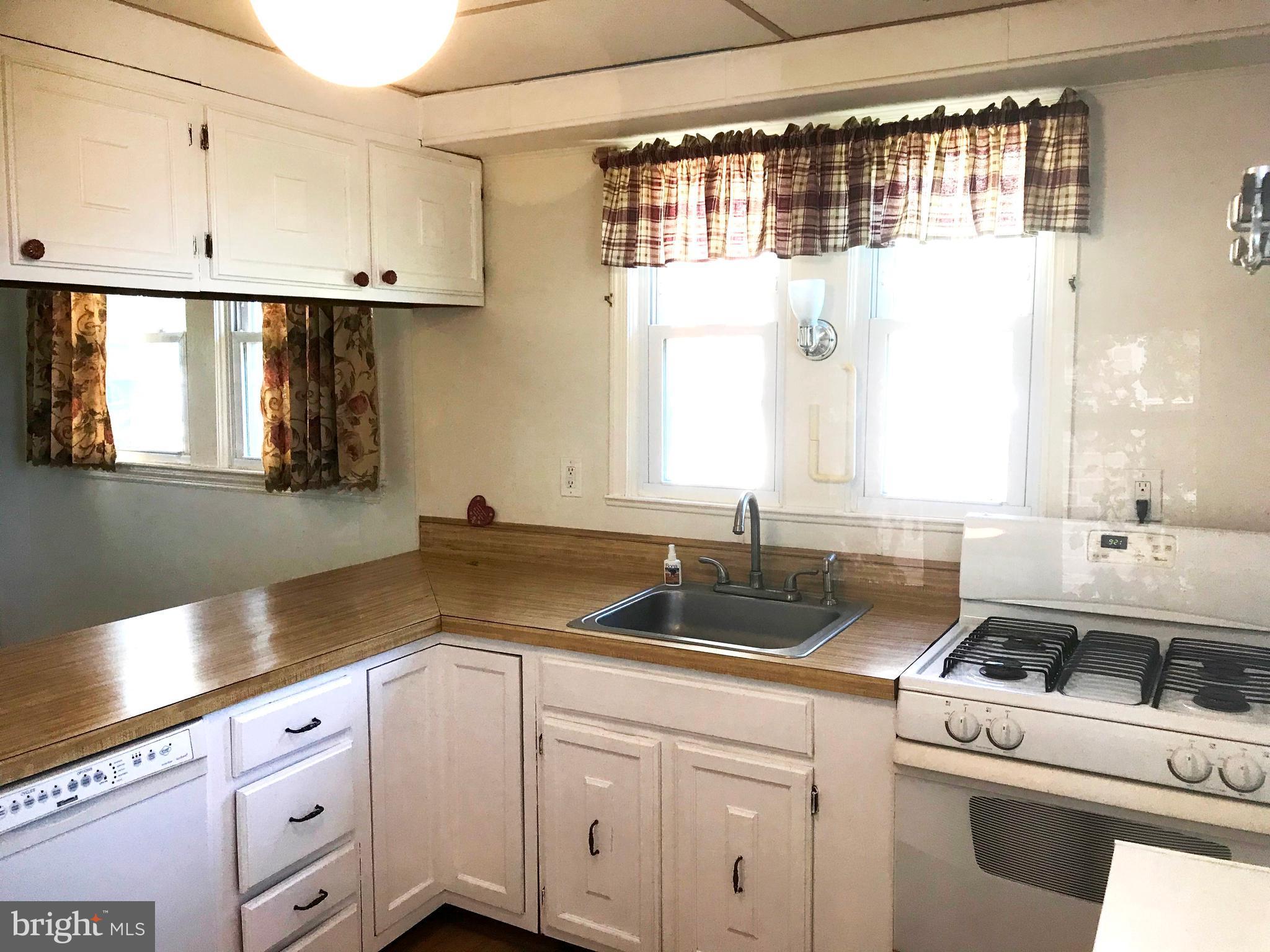 4212 Thorncliff Road Baltimore, MD 21236 - Photo 7 of 20 Kitchen