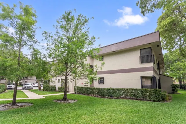 $328,000 | 4624 Carambola Circle North, Unit 2706, Coconut Creek, FL 33066