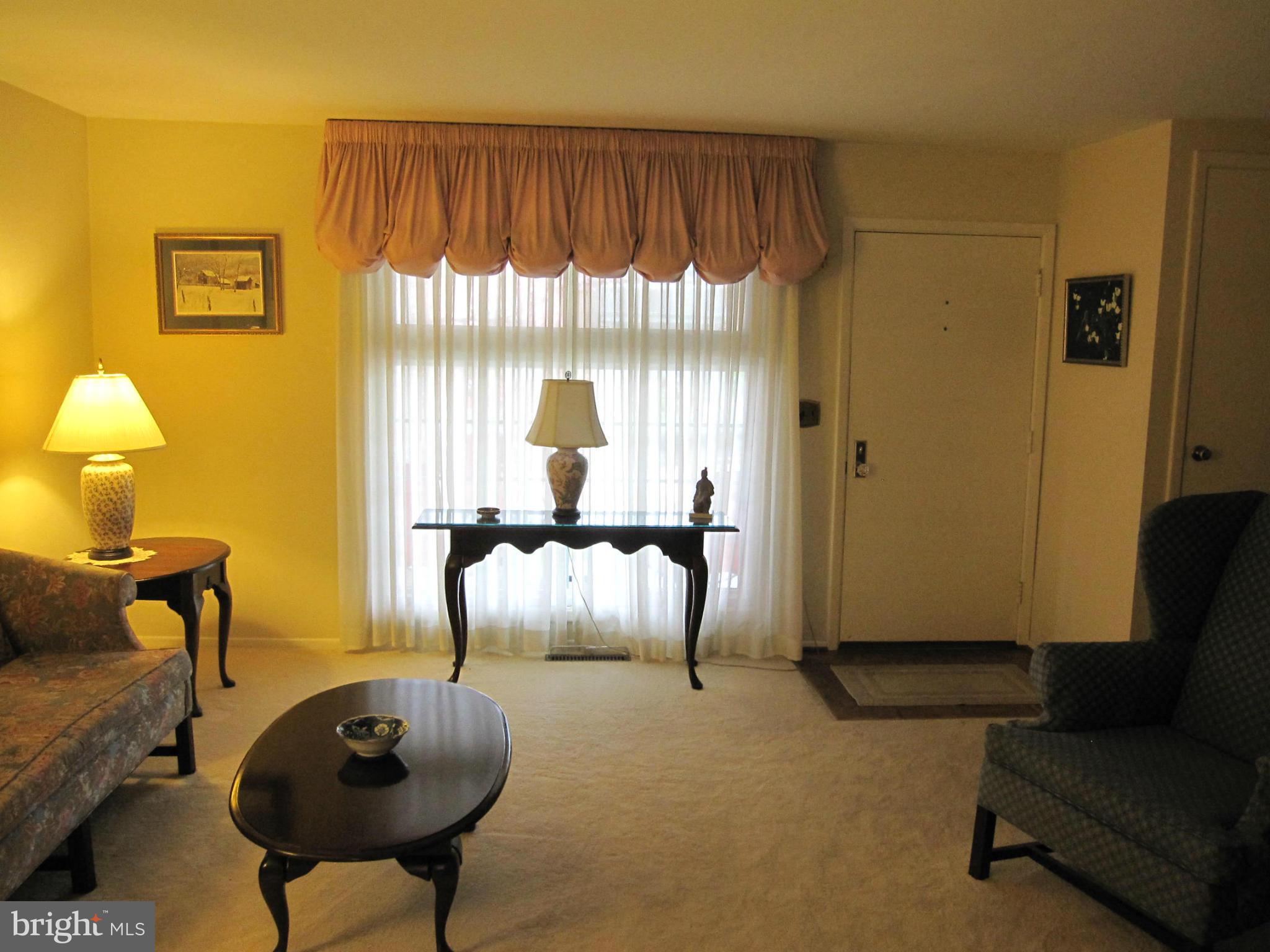 1117 Hollen Road Baltimore, MD 21239 - Photo 5 of 12 Living Room