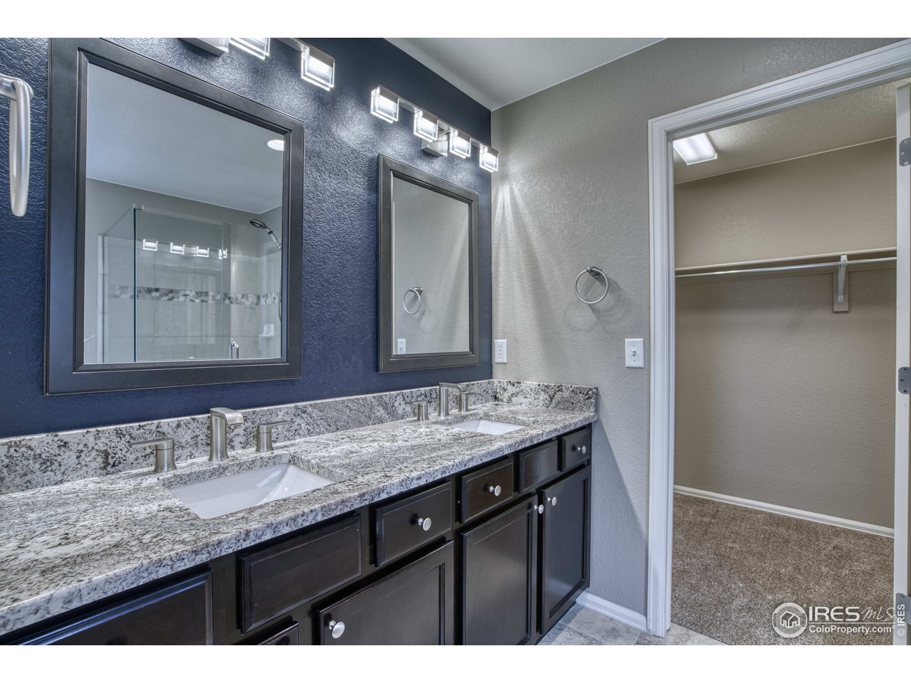 8552 Raspberry Drive Frederick, CO 80504 - Photo 18 of 40 a bathroom with double sink and a mirror