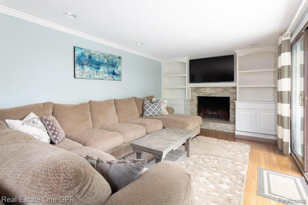 559 Cook Road Grosse Pointe Woods, MI 48236 - Photo 13 of 47