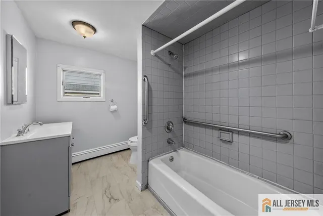 $2,700 | 76 Andrew Street, Hamilton, NJ 08610