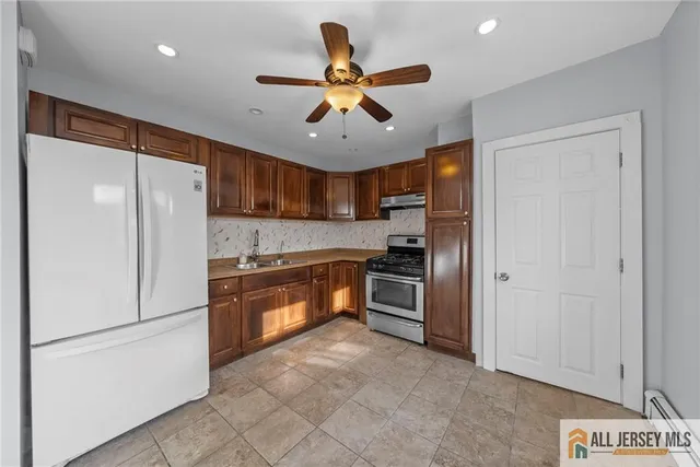 $2,700 | 76 Andrew Street, Hamilton, NJ 08610