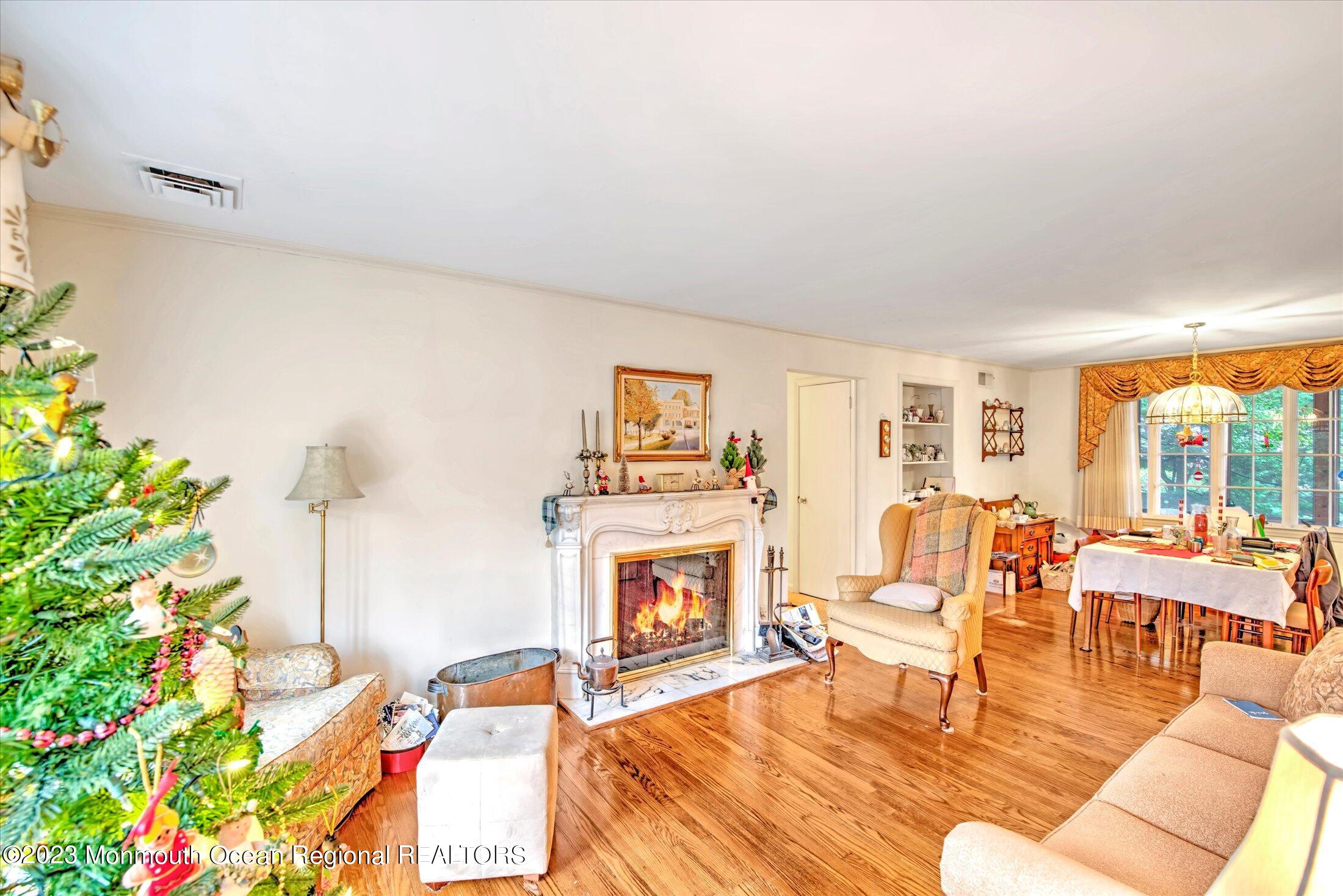 712 Schoolhouse Road Brielle, NJ 08730 - Photo 11 of 39 09-LIVING ROOM