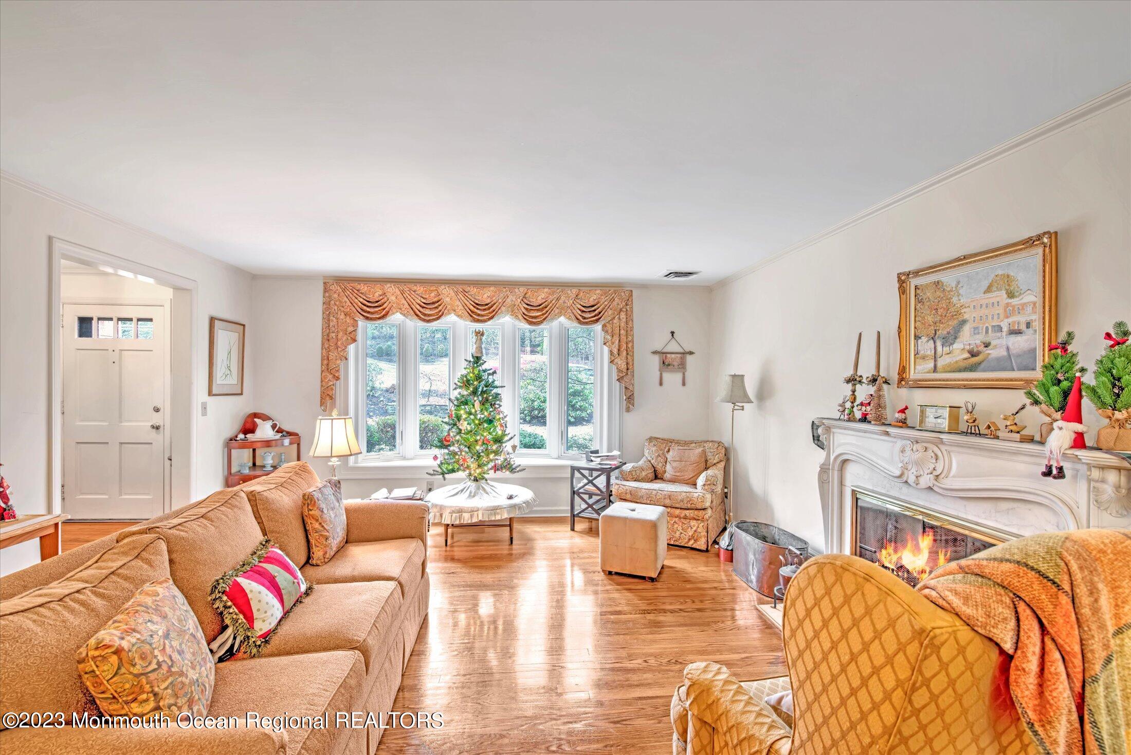 712 Schoolhouse Road Brielle, NJ 08730 - Photo 12 of 39 10-LIVING ROOM
