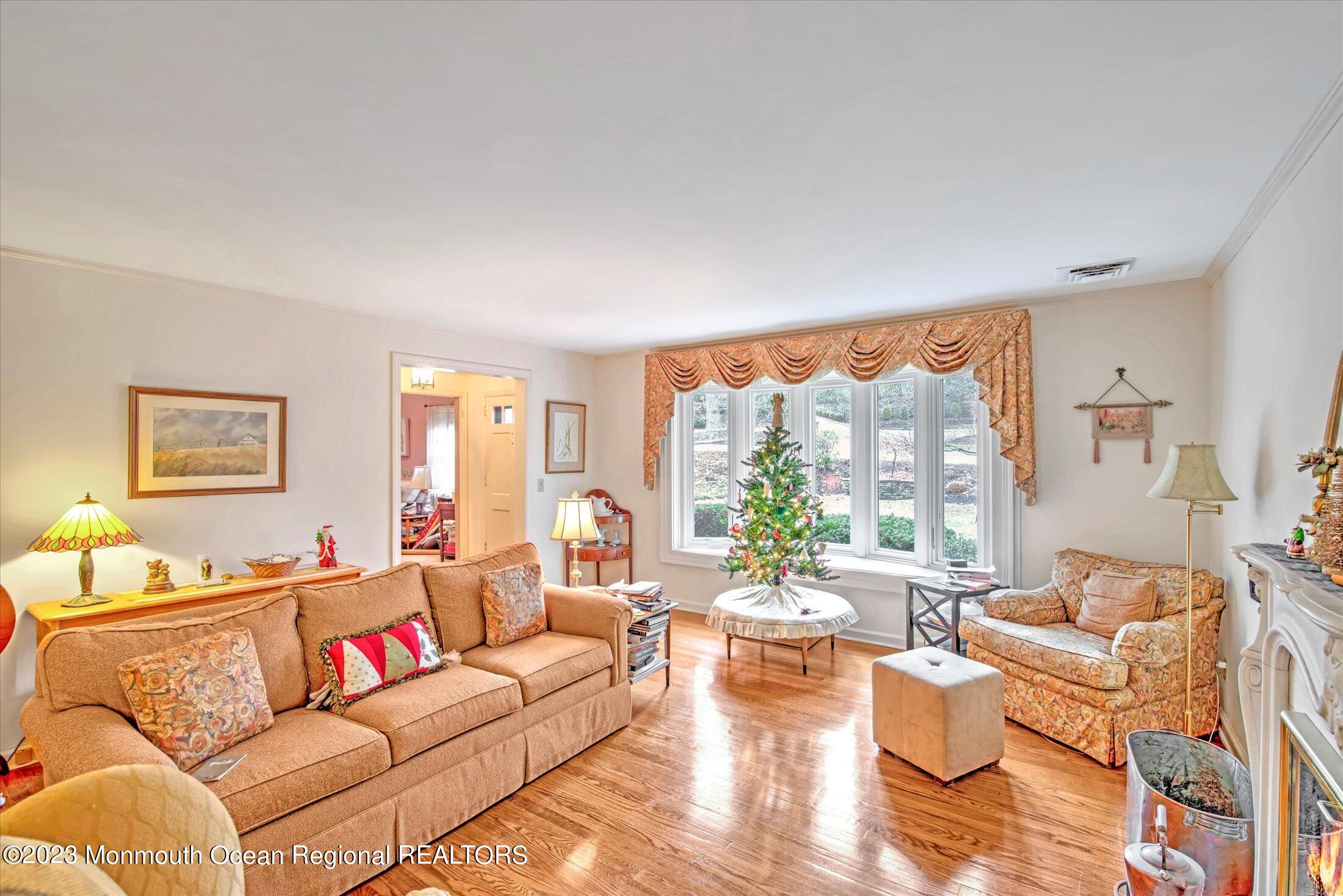 712 Schoolhouse Road Brielle, NJ 08730 - Photo 13 of 39 11-LIVING ROOM