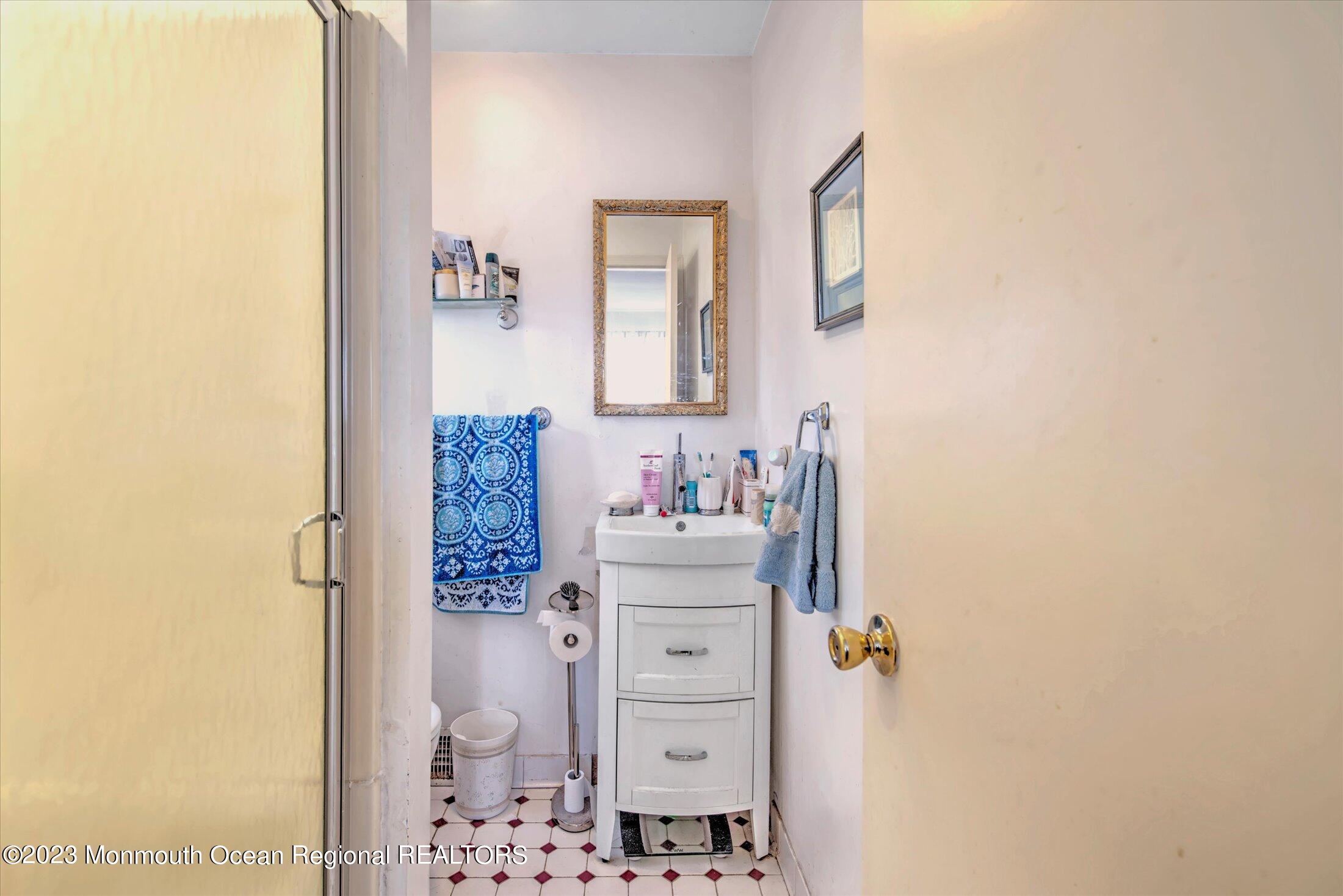 712 Schoolhouse Road Brielle, NJ 08730 - Photo 27 of 39 23-MASTER BATHROOM
