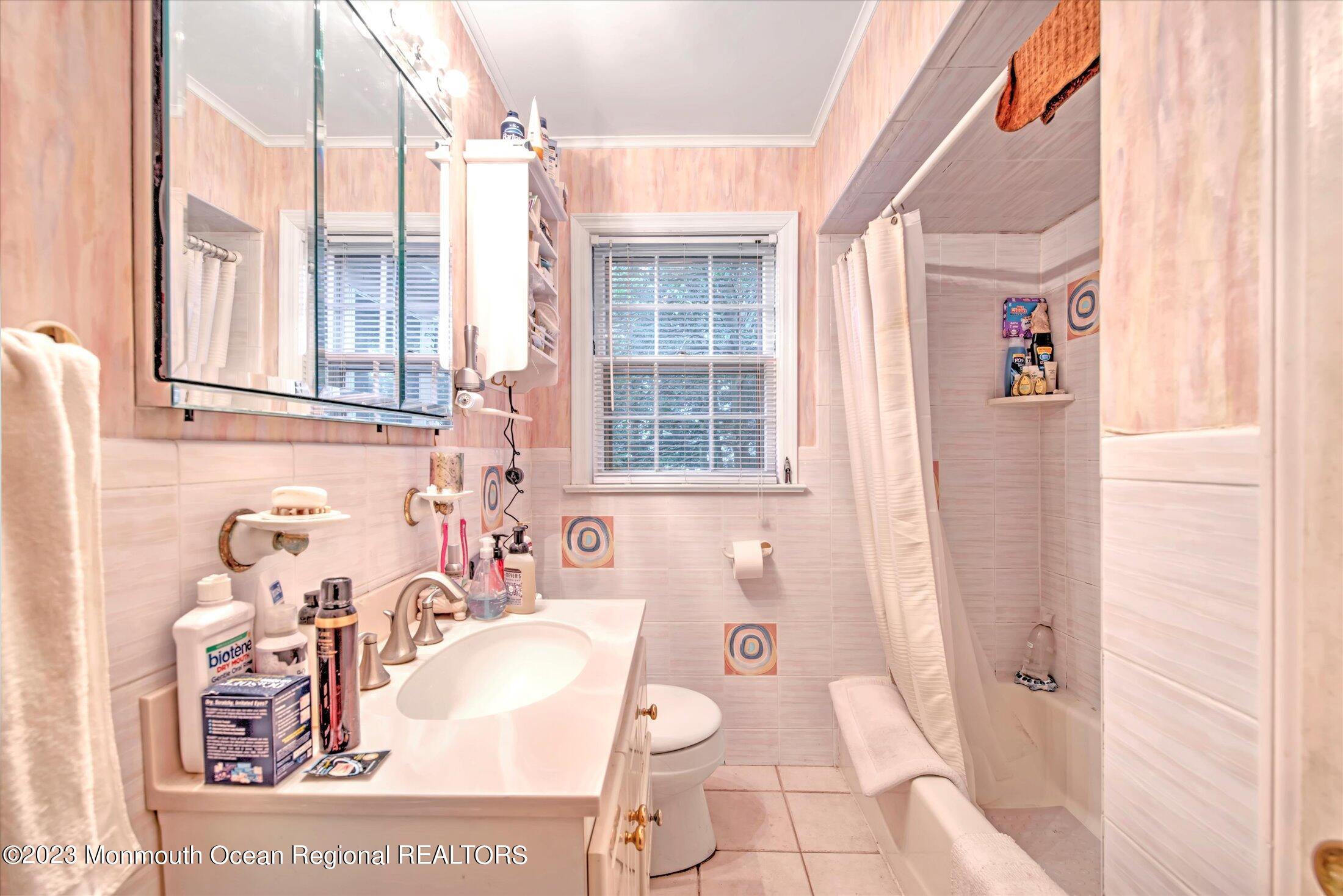 712 Schoolhouse Road Brielle, NJ 08730 - Photo 28 of 39 27-BATHROOM