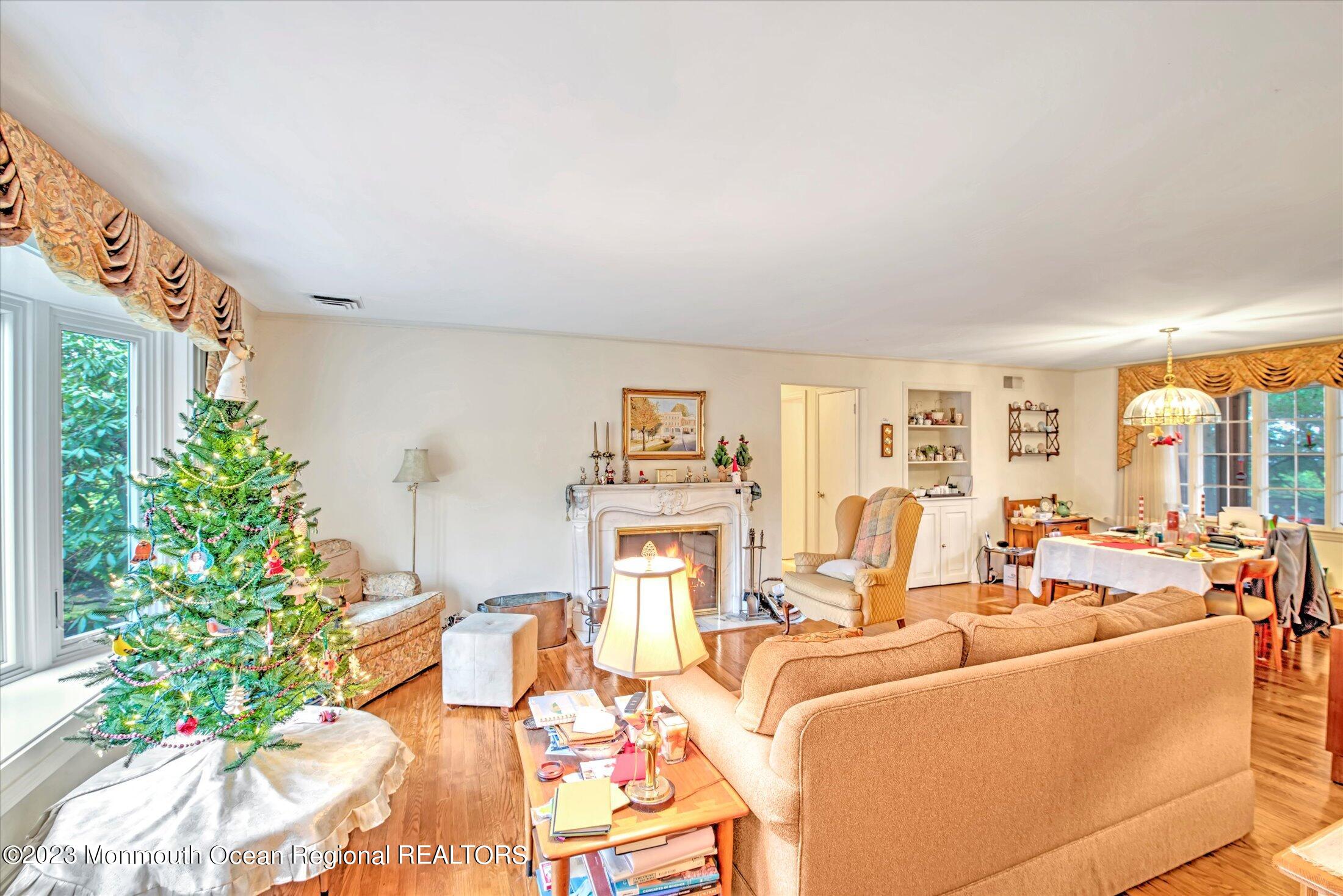 712 Schoolhouse Road Brielle, NJ 08730 - Photo 9 of 39 07-LIVING ROOM