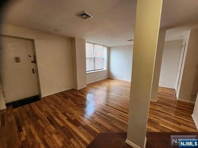 $1,650 | 840 River Road, Unit 104, Edgewater, NJ 07020