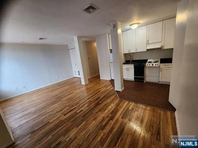 $1,650 | 840 River Road, Unit 104, Edgewater, NJ 07020