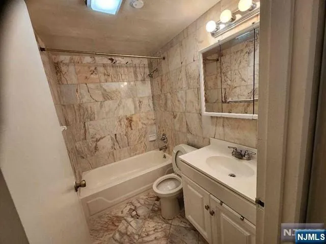 $1,650 | 840 River Road, Unit 104, Edgewater, NJ 07020