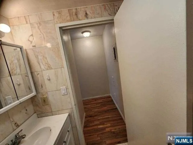 $1,650 | 840 River Road, Unit 104, Edgewater, NJ 07020