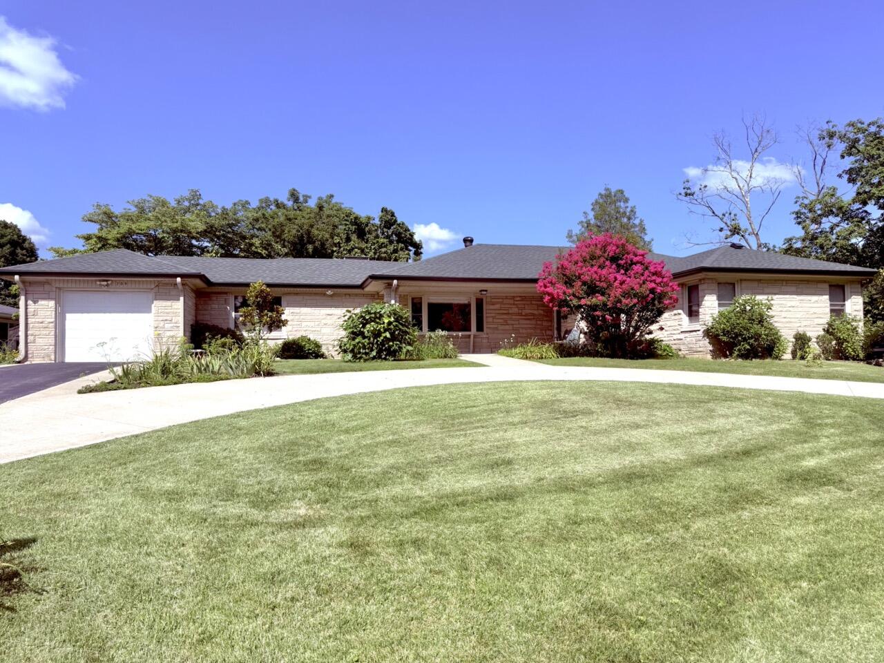 209 Westover Road Frankfort, KY 40601 - Photo 1 of 24 IMG_4509 Large