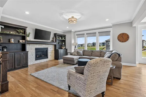 $825,000 | 4011 West 157th Terrace, Overland Park, KS 66224