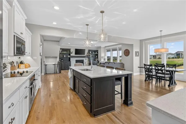 $825,000 | 4011 West 157th Terrace, Overland Park, KS 66224