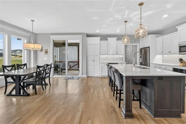 $825,000 | 4011 West 157th Terrace, Overland Park, KS 66224
