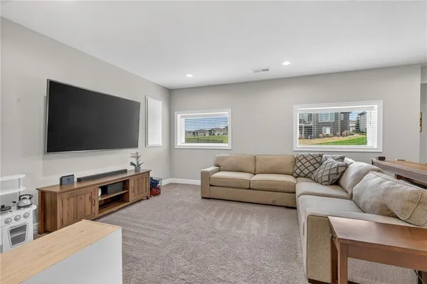 $825,000 | 4011 West 157th Terrace, Overland Park, KS 66224