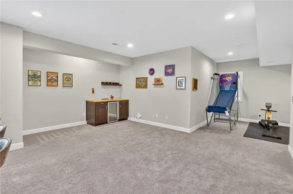 $825,000 | 4011 West 157th Terrace, Overland Park, KS 66224