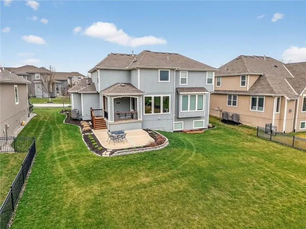 $825,000 | 4011 West 157th Terrace, Overland Park, KS 66224