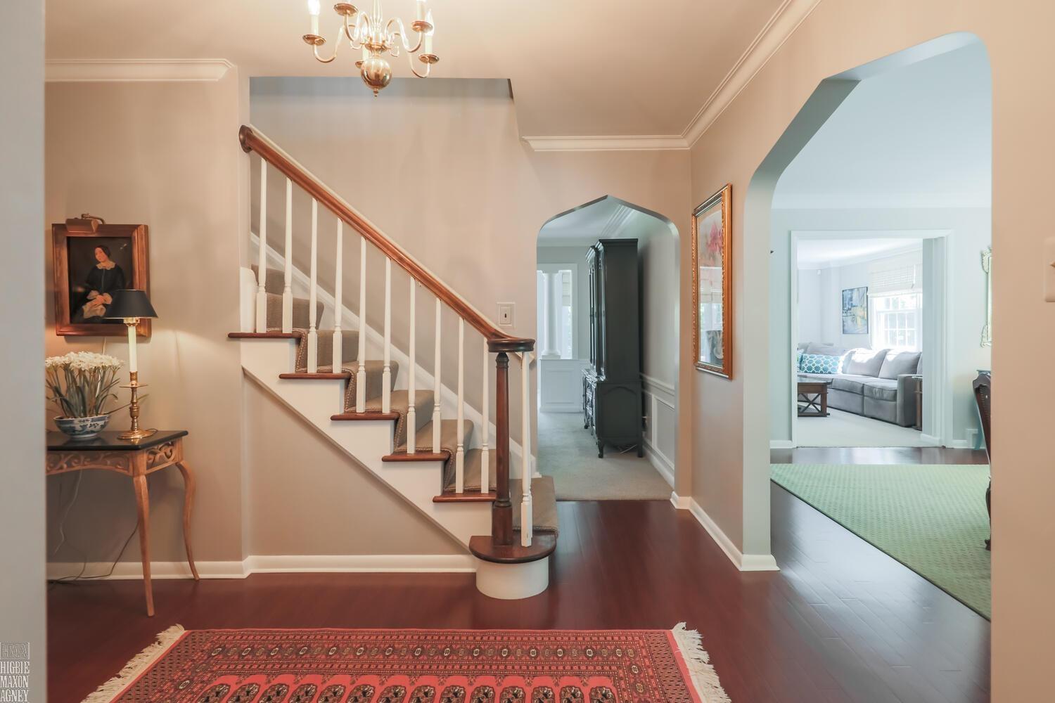 1052 Whittier Road Grosse Pointe, MI 48230 - Photo 3 of 38 Foyer