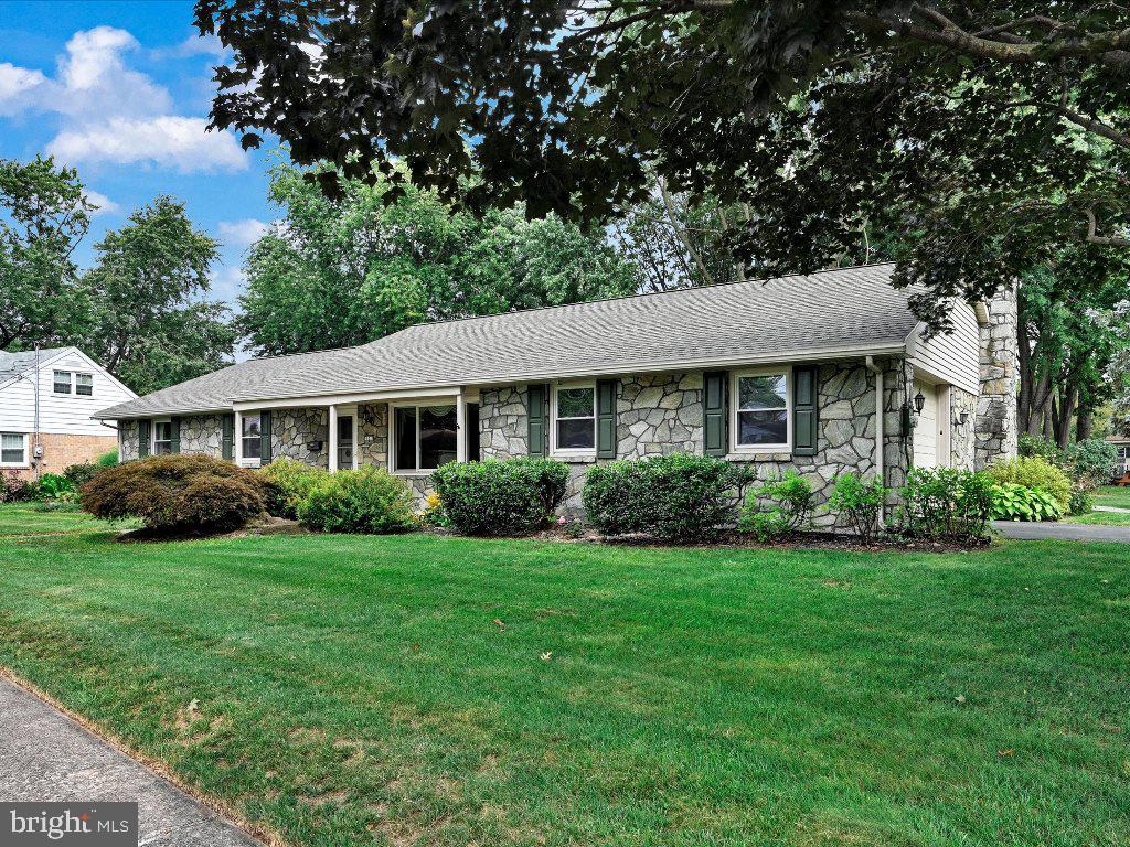 531 Bluebird Road Lititz, PA 17543 - Photo 3 of 27
