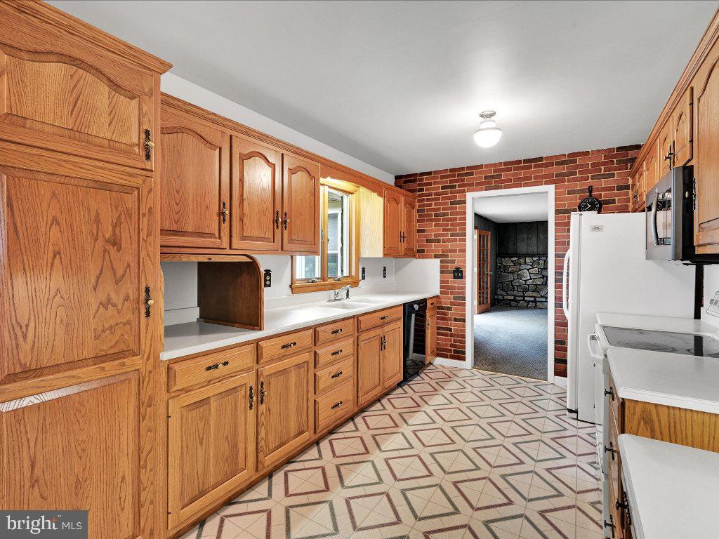 531 Bluebird Road Lititz, PA 17543 - Photo 8 of 27