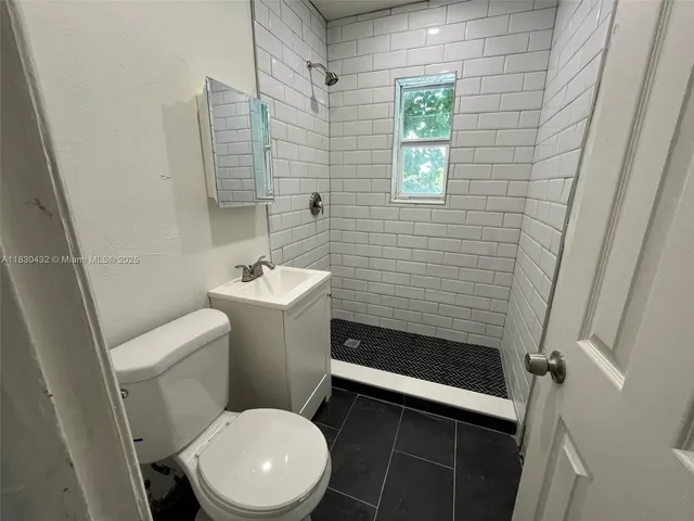 $1,375 | 200 Northwest 13th Street, Unit 7, Miami, FL 33136