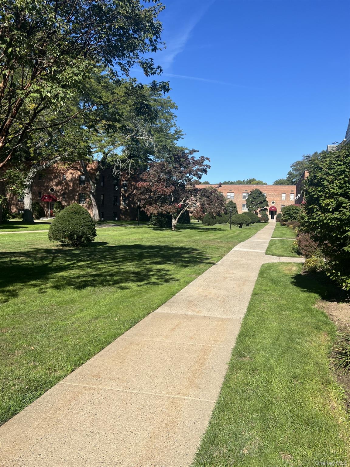 200 Richbell Road, Unit A2 Mamaroneck, NY 10543 - Photo 13 of 14 a view of a park with large trees