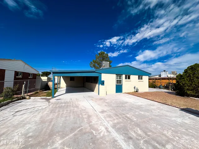 a view of a house with sitting area and roof