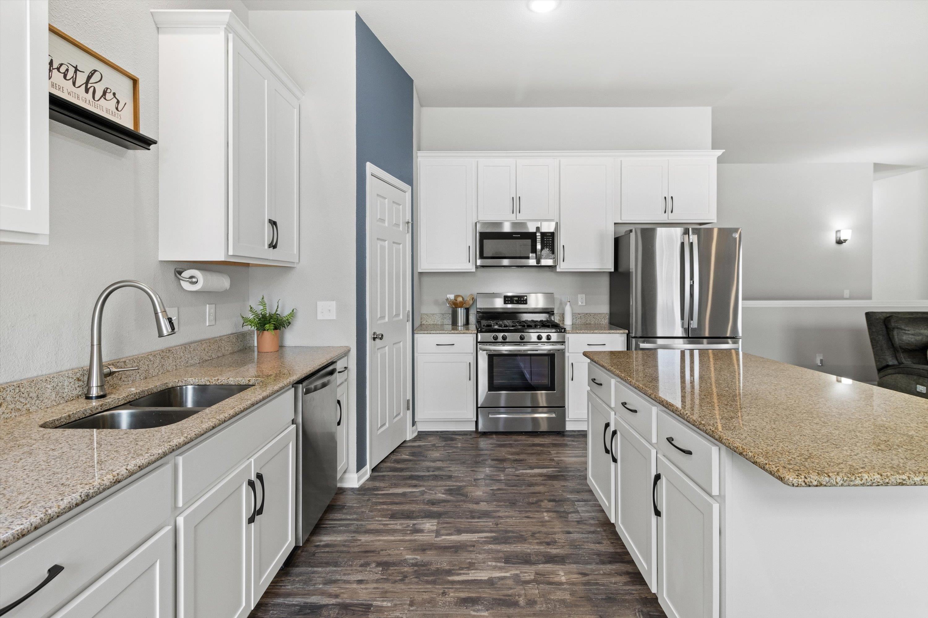 921 Sarah Street Belleville, WI 53508 - Photo 3 of 34