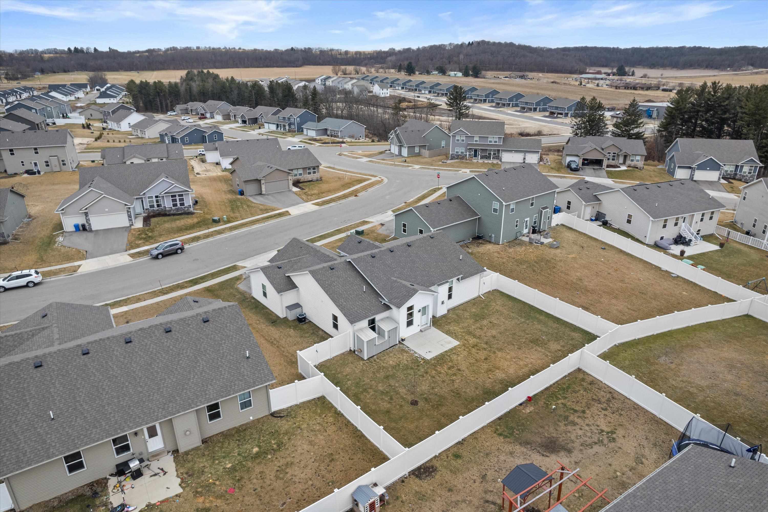 921 Sarah Street Belleville, WI 53508 - Photo 32 of 34