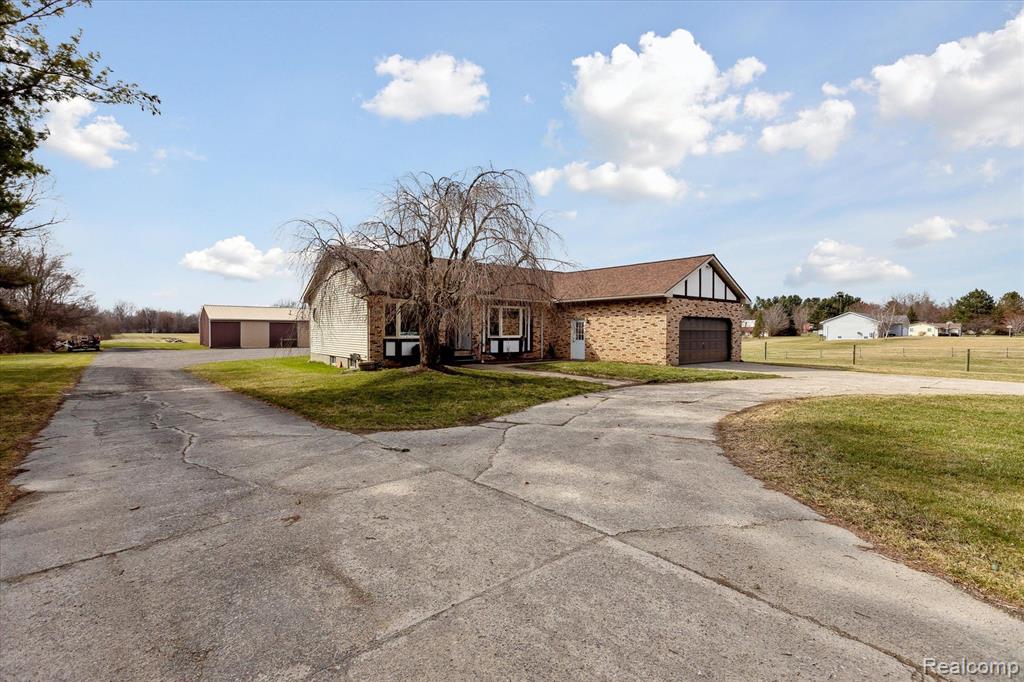 4163 North Gale Road Davison, MI 48423 - Photo 2 of 60