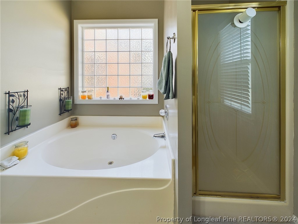 6948 Rockfish Road Raeford, NC 28376 - Photo 17 of 39 a bathroom with a bathtub