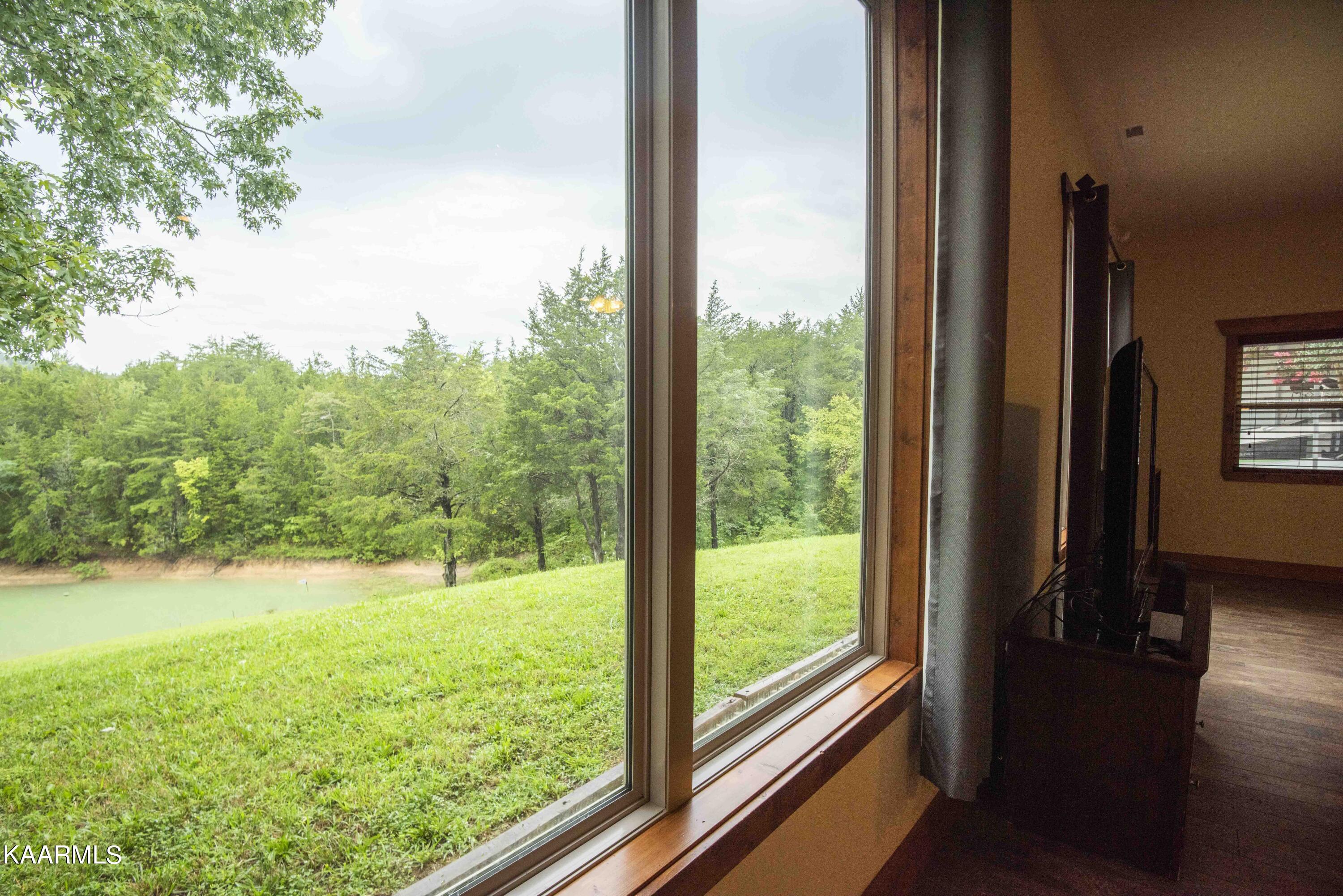 2499 Jim Henry Road Dandridge, TN 37725 - Photo 11 of 58 11_1