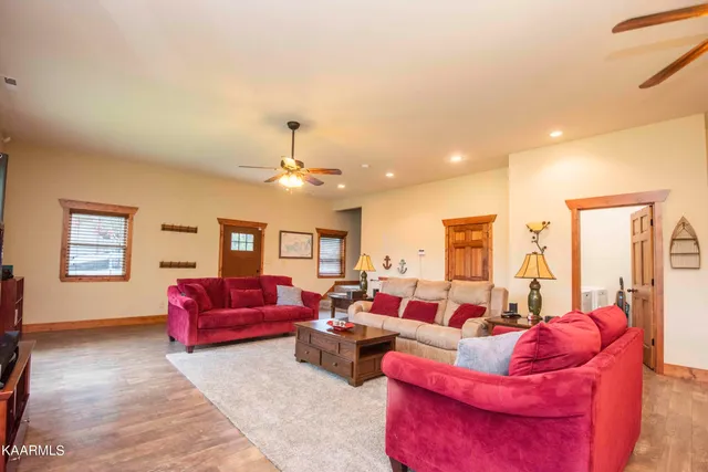 $3,800 | 2499 Jim Henry Road, Dandridge, TN 37725