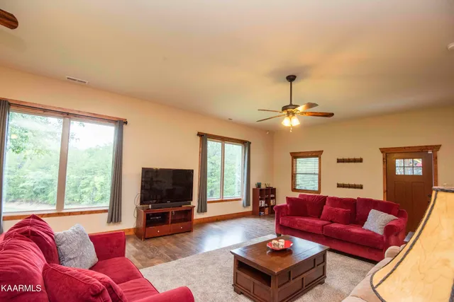 $3,800 | 2499 Jim Henry Road, Dandridge, TN 37725