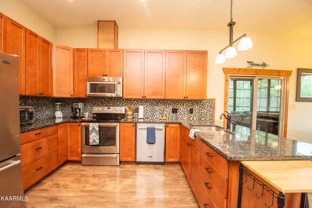 $3,800 | 2499 Jim Henry Road, Dandridge, TN 37725