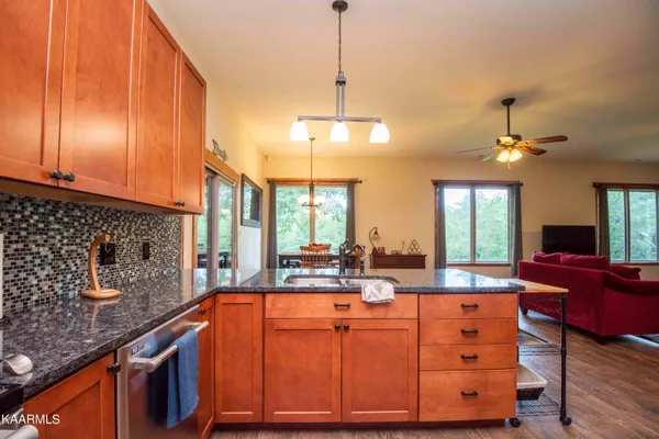 $3,800 | 2499 Jim Henry Road, Dandridge, TN 37725