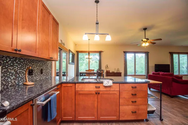 $3,800 | 2499 Jim Henry Road, Dandridge, TN 37725