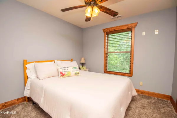 $3,800 | 2499 Jim Henry Road, Dandridge, TN 37725