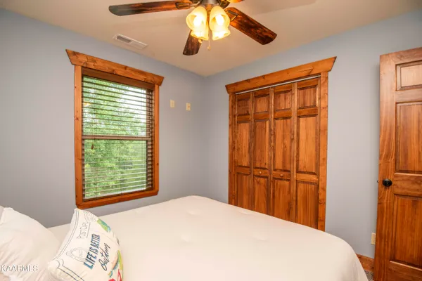 $3,800 | 2499 Jim Henry Road, Dandridge, TN 37725