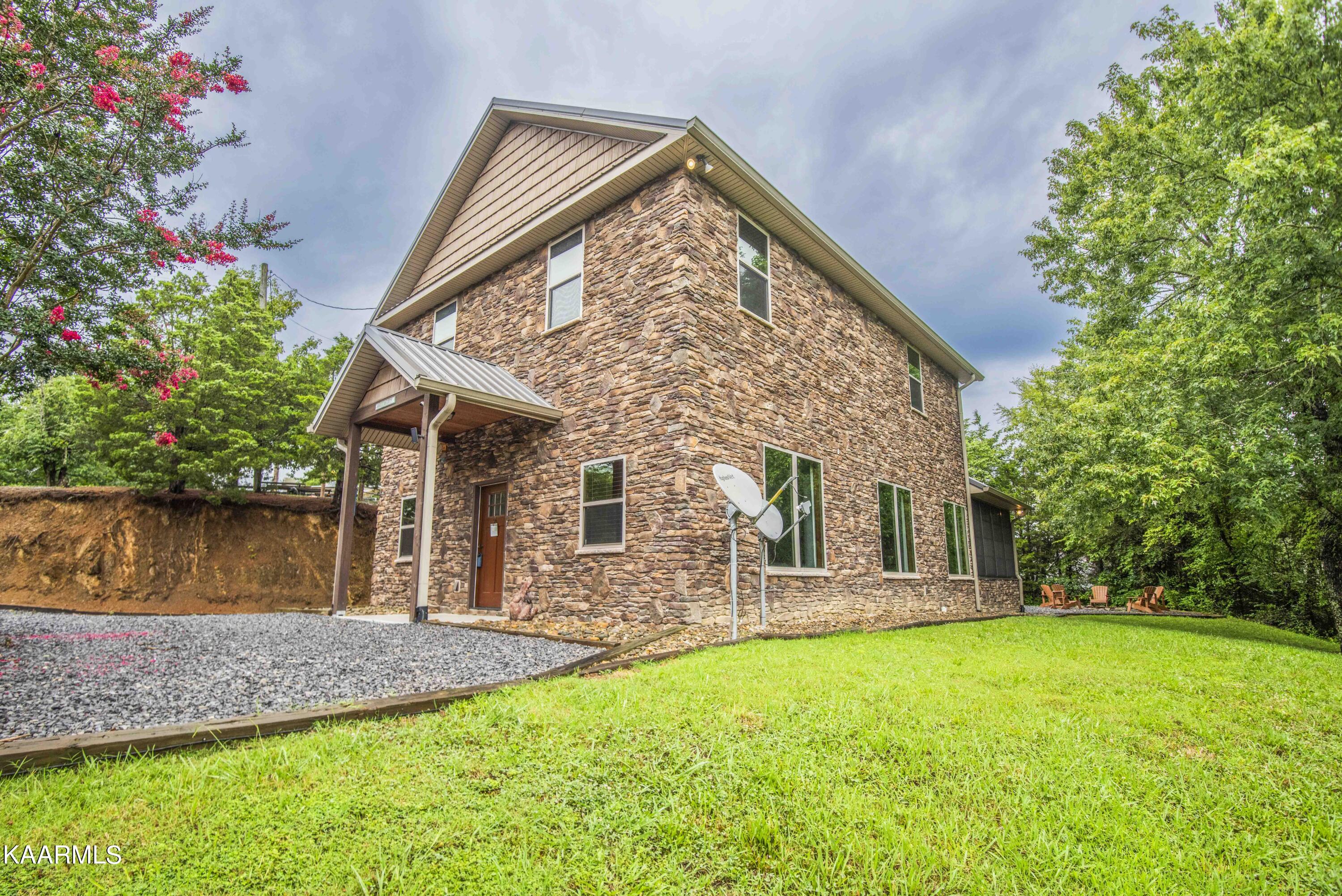 2499 Jim Henry Road Dandridge, TN 37725 - Photo 5 of 58 5_1