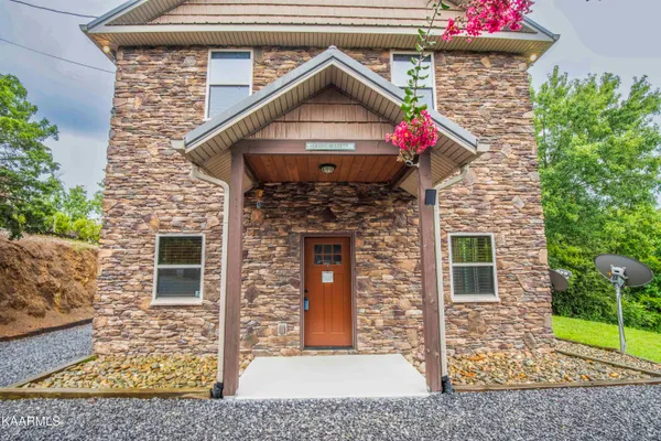 $3,800 | 2499 Jim Henry Road, Dandridge, TN 37725