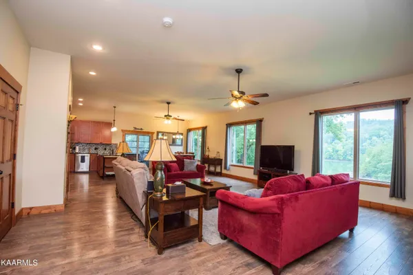 $3,800 | 2499 Jim Henry Road, Dandridge, TN 37725