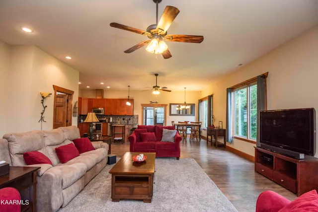 $3,800 | 2499 Jim Henry Road, Dandridge, TN 37725