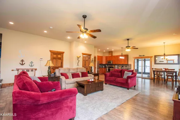 $3,800 | 2499 Jim Henry Road, Dandridge, TN 37725