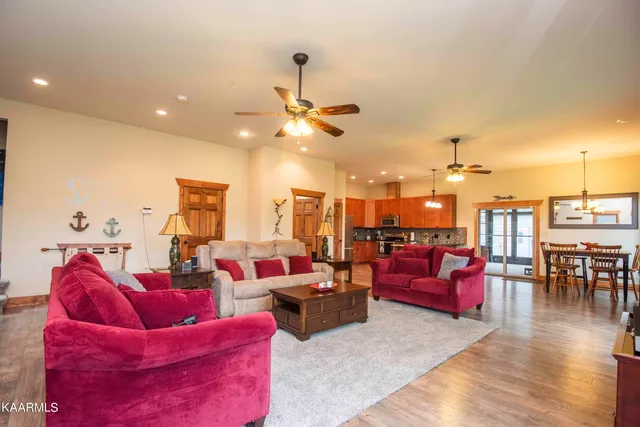 $3,800 | 2499 Jim Henry Road, Dandridge, TN 37725