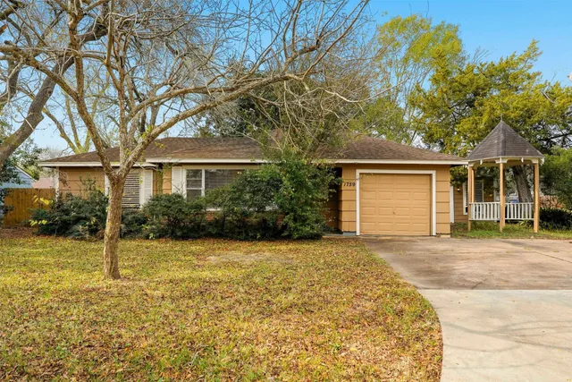 $1,549 | 1759 S Park, Alvin, TX 77511